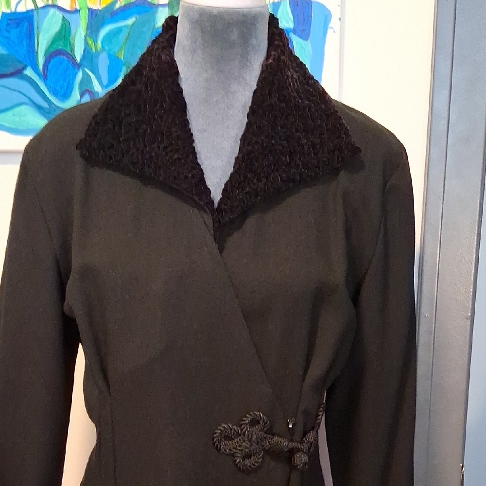 Vintage Elegant Black Women's Cape with Textured Collar